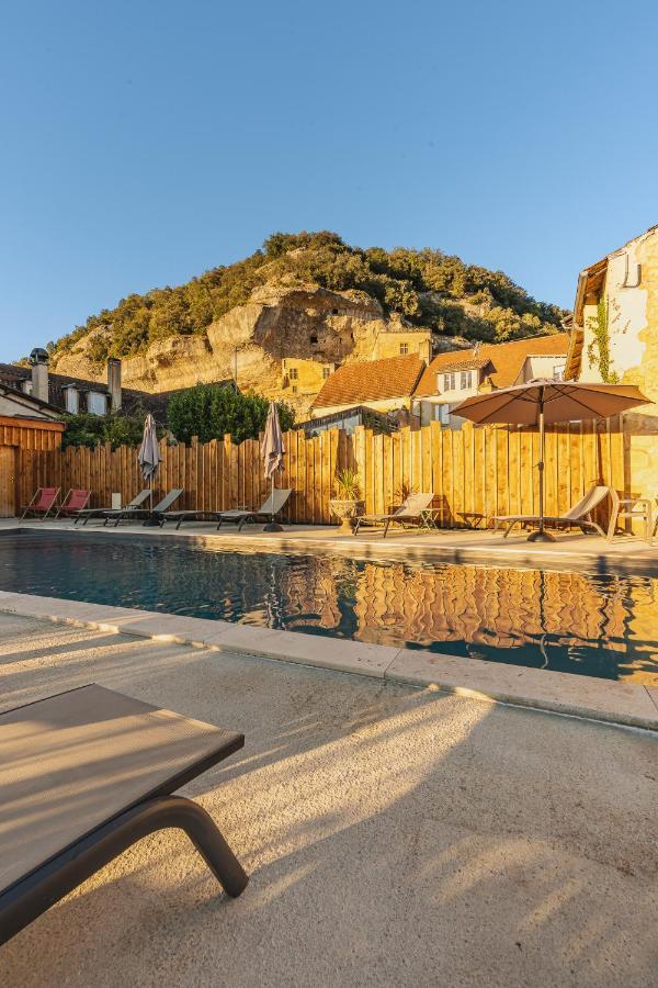Homestay La Du 15: Indépendantes Avec Piscine Chauffée Les Eyzies