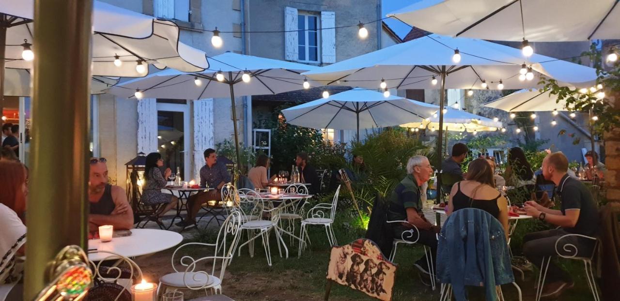 La Du 15: Indépendantes Avec Piscine Chauffée * Les Eyzies